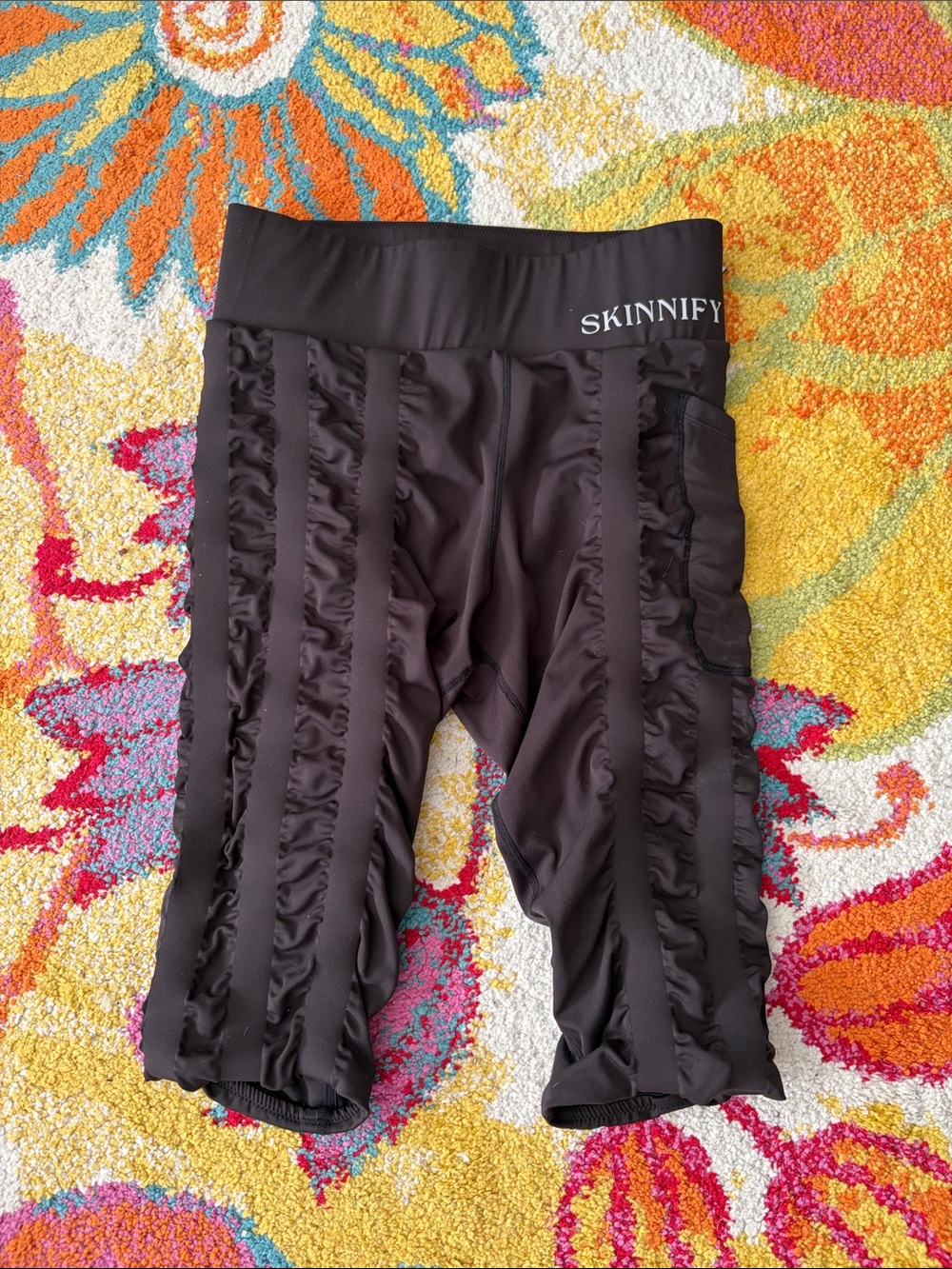 SKINNIFY CAPRI CROP RESISTANCE BAND LEGGINGS LARGE - Picture 3 of 6